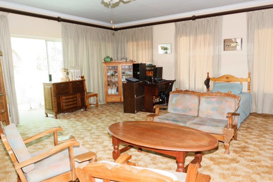 5 Bedroom Property for Sale in Wilkoppies North West